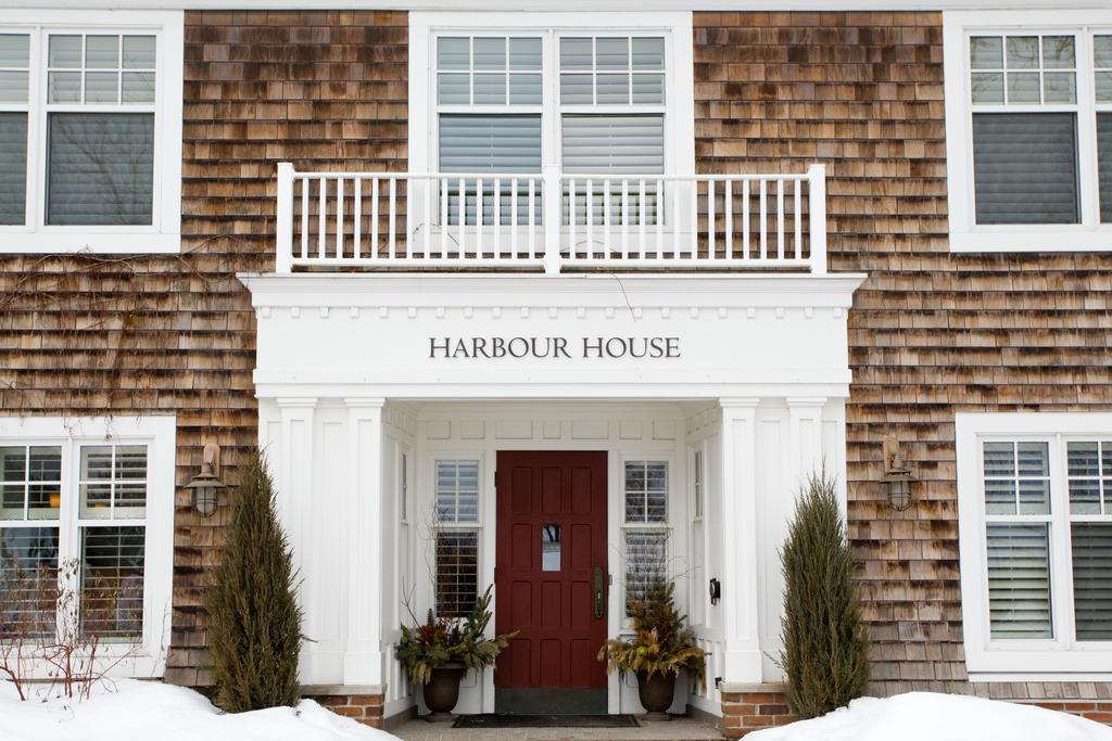 Отель Harbour House Ниагара-он-те-Лейк Экстерьер фото